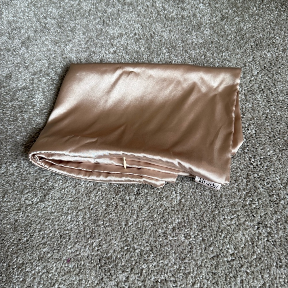 Kitsch Satin Rose/beige Pillowcase! Never used. Great condition! Standard size.